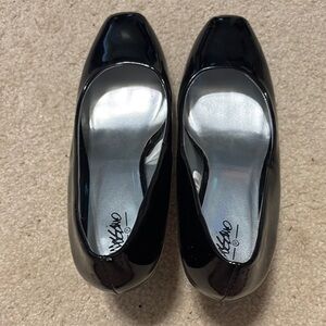Glossy Black High Heel Pumps with Rounded Toe